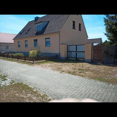 Foto - Ein freistehendes Einfamilienhaus