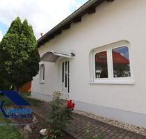 3-Raum-Wohnung im Erdgeschoß - Gartenmitbenutzung und PKW-Stellplätzen zu vermieten - 360° Tour! - Elsteraue