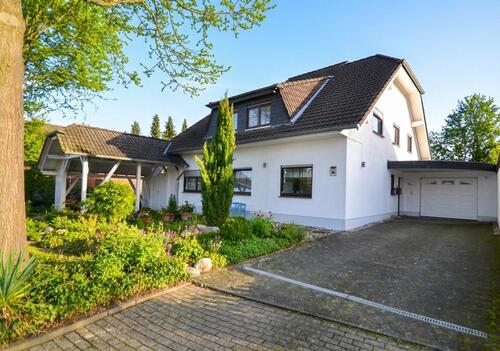 Foto - **Sankt Augustin-Niederpleis: Einziehen, Wohlfühlen, alles da! Familienhaus mit Garten und Pool!**