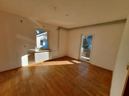 Foto - Helle 2 Zi-Wohnung mit Küche und 2 Balkone, 1 Stellplatz