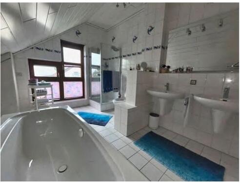 Foto - 2,5-Zimmer Wohnung mit privater Dachterrasse in Zweifamilienhaus