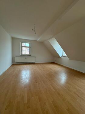 Foto - LICHTDURCHFLUTETE 4-ZIMMER DACHGESCHOSSWOHNUNG INKL. STELLPLATZ I