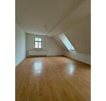 LICHTDURCHFLUTETE 4-ZIMMER DACHGESCHOSSWOHNUNG INKL. STELLPLATZ I - Stein