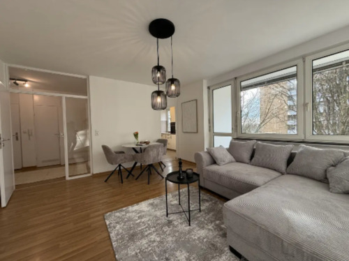 Foto - Schöne, hochwertig sanierte 3-Zimmer-Wohnung mit Balkon in Frankfurt – voll möbliert