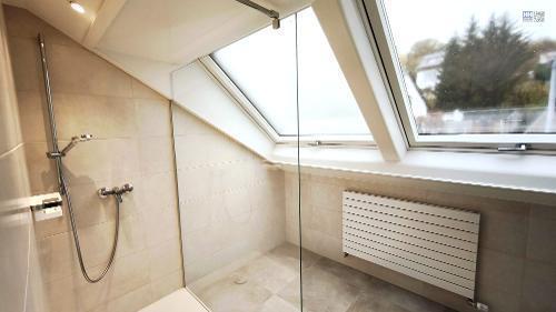 Foto - NÜRTINGEN: 3-Zimmer-Dachgeschosswohnung mit Blick ins Grüne