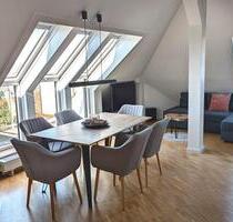 Lichtdurchflutete Dachgeschosswohnung in Jugendstilvilla - Stuttgart Luginsland