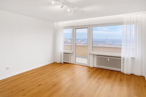 Foto - Renovierte 2-Zi. Wohnung mit Loggia & Stellplatz -Provisionsfrei