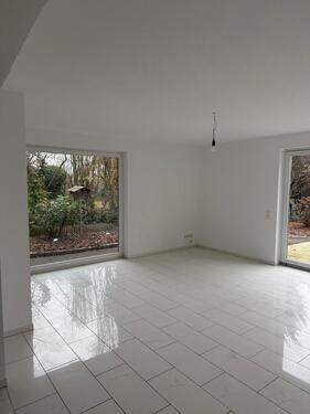 Foto - Traumhafte Erdg. Whg (2 Fam-Haus) einzugsbereit (HA-Garenfeld)