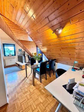 Foto - Zwei Zimmer-Dachgeschosswohnung teilsaniert 56 qm