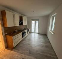 2,5 Zimmer EG Wohnung - 85m² mit Einbauküche und geräumigen Bad - Steinbach-Hallenberg