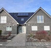 Moderne 3-Zimmer-Dachgeschosswohnung mit Carport & Einbauküche - Fürstenau