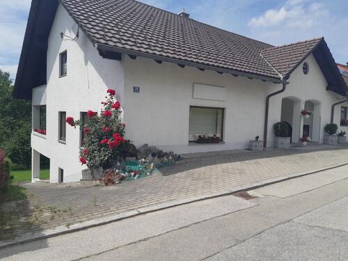 Foto - Zweifamilienhaus mit großem Gartenparadies zu verkaufenvermieten