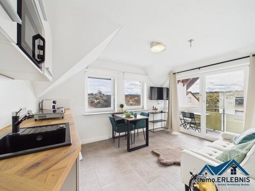 Foto - Erstbezug nach Renovierung! Voll möblierte, sehr helle 2-Zi.-Whg., mit EBK, Balkon, FBH in Top-Lage!