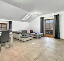 Gepflegte 3 -Zimmer Dachgeschosswohnung mit Balkon in Raubling