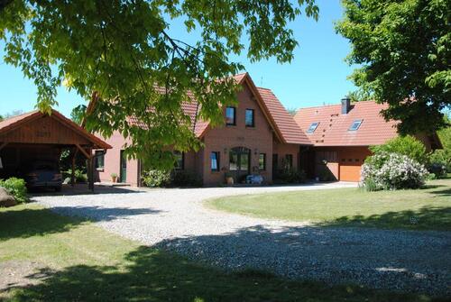 Foto - Landhaus mit Nebengebäuden in einmaliger Lage