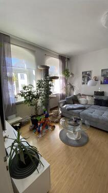 Foto - Großzügige, helle 3-Zimmer-Altbauwohnung mit Einbauküche – 102 m²