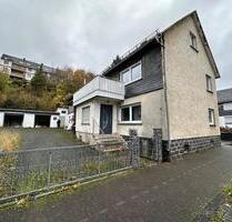 Großes freistehendes Einfamilienhaus mit Garten - Breidenbach