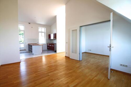 Foto - Teilgewerbliche Vermietung! 4-Zimmer Dachgeschosswohnung in ruhiger Lage!