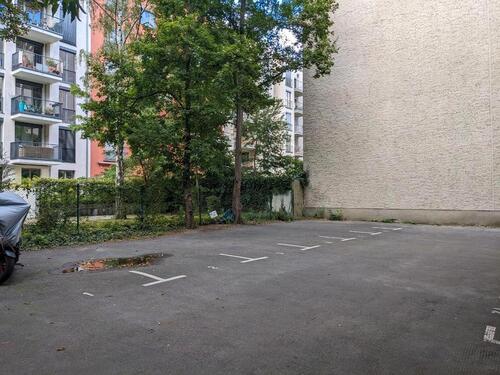 Foto - Einfacher Parkplatz in Schöneberg