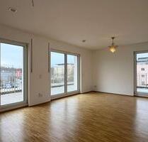 Sofort bezugsfrei: Modernes 3-Zimmer-Penthouse mit TG-Stellplatz und Panorama-Fensterfront - Regensburg Galgenberg
