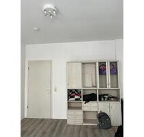 Helles Helles Zimmer in 2er-WG (15.04.–31.08.2026) – zentral - Halle (Saale) Damaschkestraße