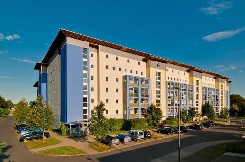 Foto - Familienangelegenheit: Renovierte, geräumige 3-Zimmer-Wohnung mit Balkon