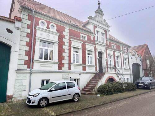 Foto - Charmante 2-Zi-Whg auf Vierseitenhof mit Stuck und EBK