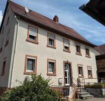 Raum für Ideen: Renovierungsbedürftiges Einfamilienhaus mit Scheu - Hausen