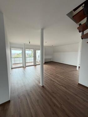 Foto - Zentrale 4-Zimmer Wohnung mit Balkon und Stellplatz