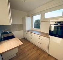 Hochwertig renovierte 5-Raumwohnung mit Einbauküche. - Chemnitz