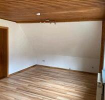 2-Zimmer Dachgeschosswohnung - 440,00&nbsp;EUR Kaltmiete, ca.&nbsp; 55,00&nbsp;m&sup2; in Mistelgau (PLZ: 95490)