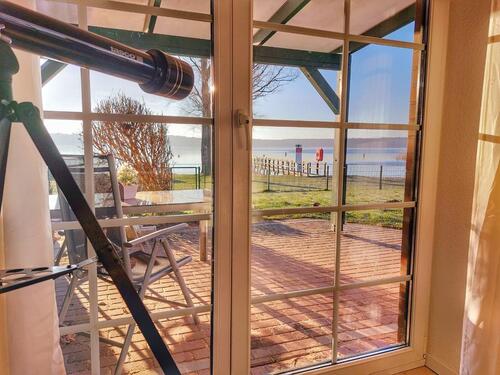 Foto - 13% Rabatt im Herbst: Zauberhaftes Ferienhaus direkt am Badestrand Schweriner See, nahe Ostsee, Mecklenburgische Seenplatte, Boot und Kanadier, alles inklusive