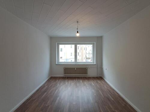 Foto - Anfragen NUR per E-Mail. Top geschnittene 3-Zimmer Wohnung im 1-OG nahe Schulzentrum Geschwister Scholl.