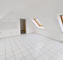 Modernisierte 2-Zimmer-Dachgeschosswohnung mit Tageslichtbad - Duisburg Angerhausen