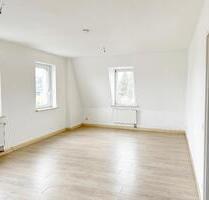 ***GROßZÜGIGE 4-ZIMMER-WOHNUNG MIT MODERNEN BAD IN NÜNCHRITZ*** Wohnkomfort in zentraler Lage