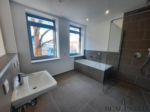 Foto - Elbnahe 3-Raum-Wohnung mit Balkon und viel Tageslicht