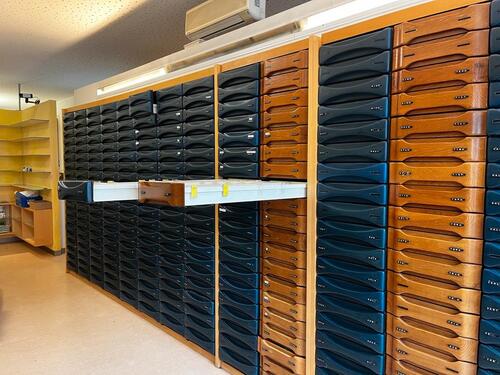 Foto - Apotheke - Apothekeneinrichtung- Arzneimittelschrank