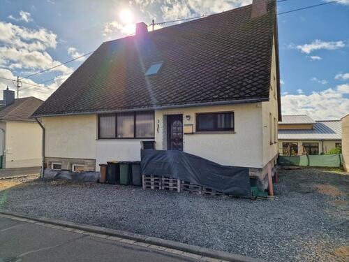 Foto - Geräumiges Einfamilienhaus am Ortsrand von Hundsangen