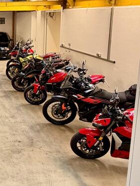 Foto - Stellplatz für Motorräder beheizt & sicher (Abholservice möglich)