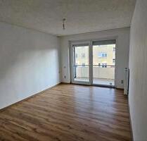Gemütliche 2-Zimmer-Wohnung mit großem Balkon und neuer EBK - Oschersleben (Bode)