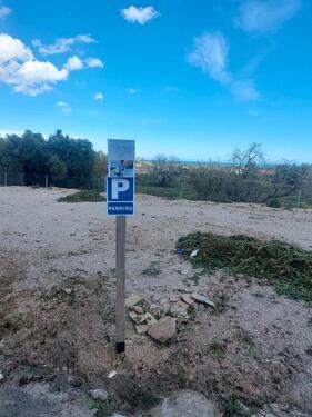 Foto - Parkplätze, verschlossen, für PKW und. WM u. WW.