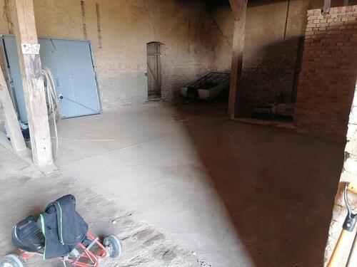 Foto - Winterlager, Winterquartier Auto, Boot, in Scheune