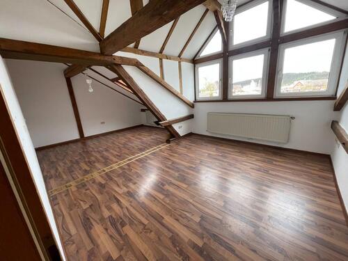 Foto - Großzügige 4 Zimmer DG-Wohnung mit EBK und Balkon