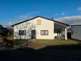 Foto - Einfamilienhaus mit Garten und Garage zu vermieten