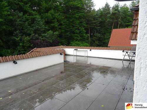 Foto - Ca. 45 m² Dachterrasse! Gepflegte Wohnung mit Einbauküche und Carport!