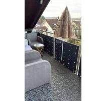 Helle 3 Zimmer Wohnung Dachgeschosswohnung Einbauküche Balkon - Herrenberg