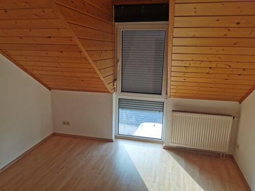 Foto - Dachgeschoßwohnung in Neuhof zur Miete