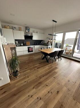 Foto - Neubau 4-Zimmer Dachgeschosswohnung mit großem Balkon und Blick ins Grüne
