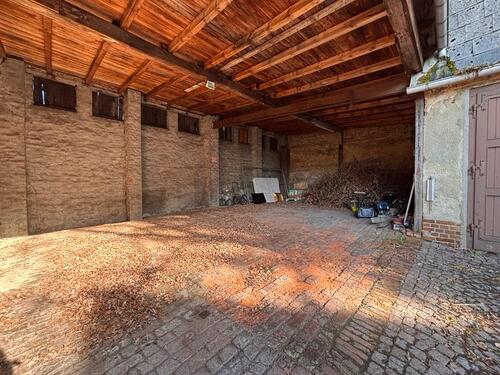 Foto - Großzügiges Carport mit min. 3 Stellplätzen für PKWsWohnwägenCamper o.ä.