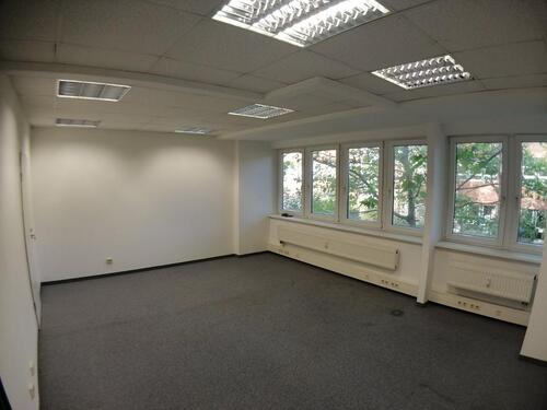 Foto - Büro, Gewerberaum, Lager mit Parkplätzen